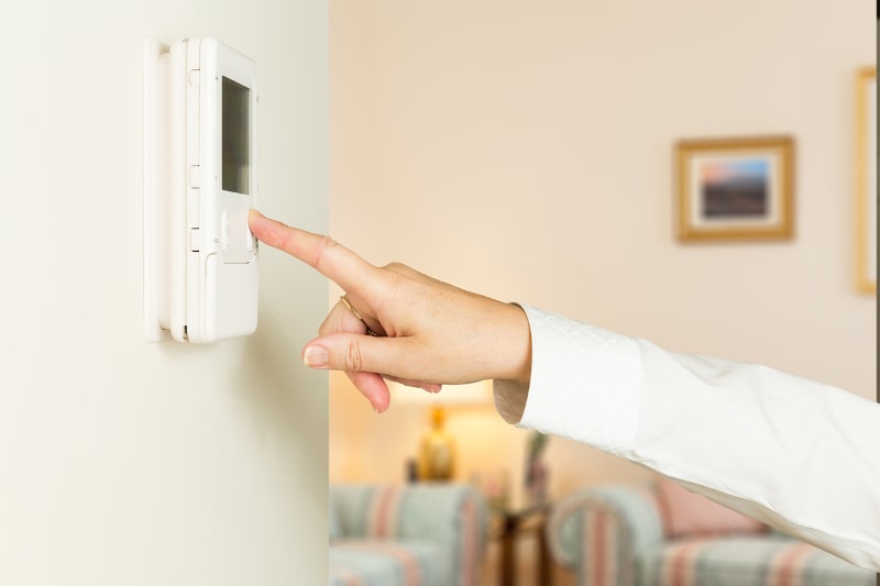 Five Signs You Need a New Thermostat In Your Claxton, GA, Home